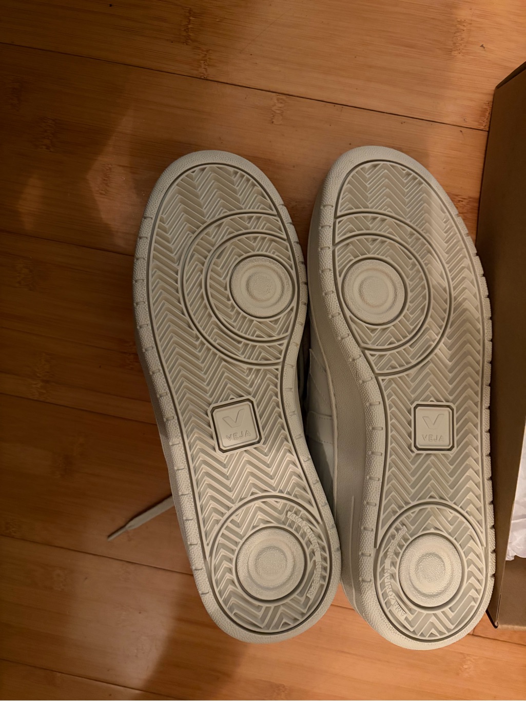 Veja V-90 White Sneakers With Lavender Heel Tab — image 3 of 6